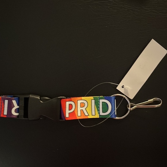 ✨64% Reduced Lanyard RAINBOW reading "PRIDE " Clips off at the bottom, keys ring - Picture 5 of 6